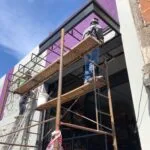 equipo herreria instalacion marquesina andamio local comercial