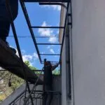marquesina hierro negro colocacion fachada herreria comercial