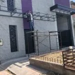 marquesina metalica instalada fachada comercial herreria