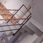 baranda escalera hierro negro listones madera diseno a medida